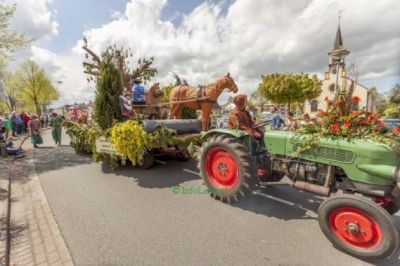 Versierde wagen trekker